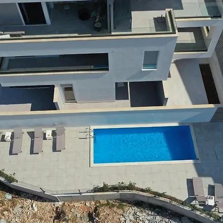 Zz - 4 Star With Pool