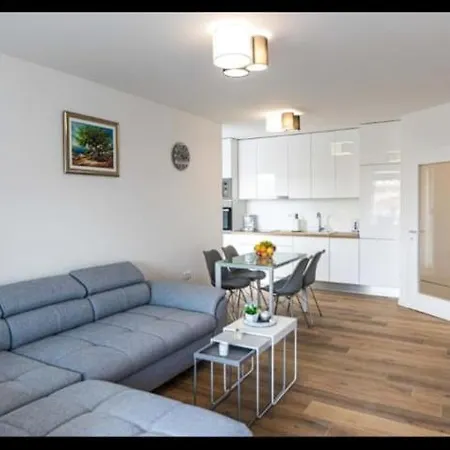 Zz - 4 Star With Pool Lejlighed Trogir