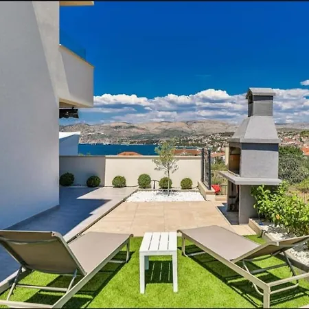 Zz - 4 Star With Pool Trogir